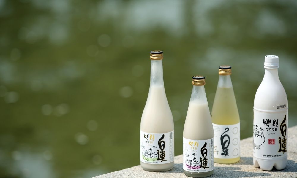 Top 10 món đặc sản Hàn Quốc mua về làm quà ý nghĩa nhất 6 Rượu truyền thống tại Hàn