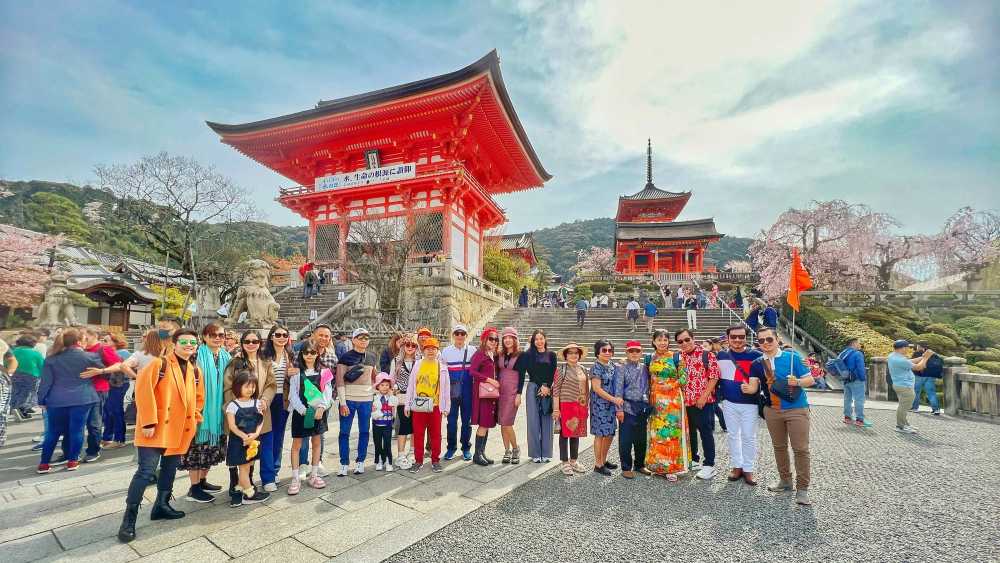 Ai nên chọn đi Nhật theo tour?