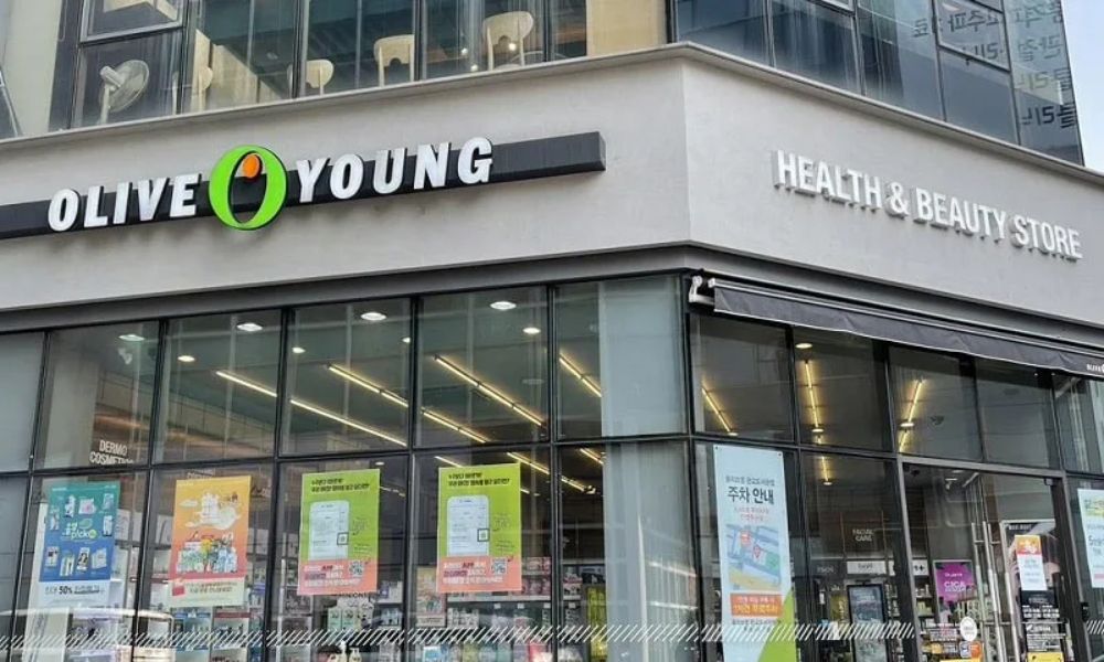 chuỗi cửa hàng Olive Young trên đường phố