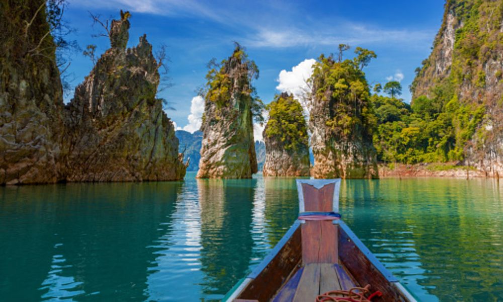 Du lịch Thái Lan: Khám phá rừng mưa nguyên sinh Khao Sok 4 Đi thuyền trên hồ Cheow Lan