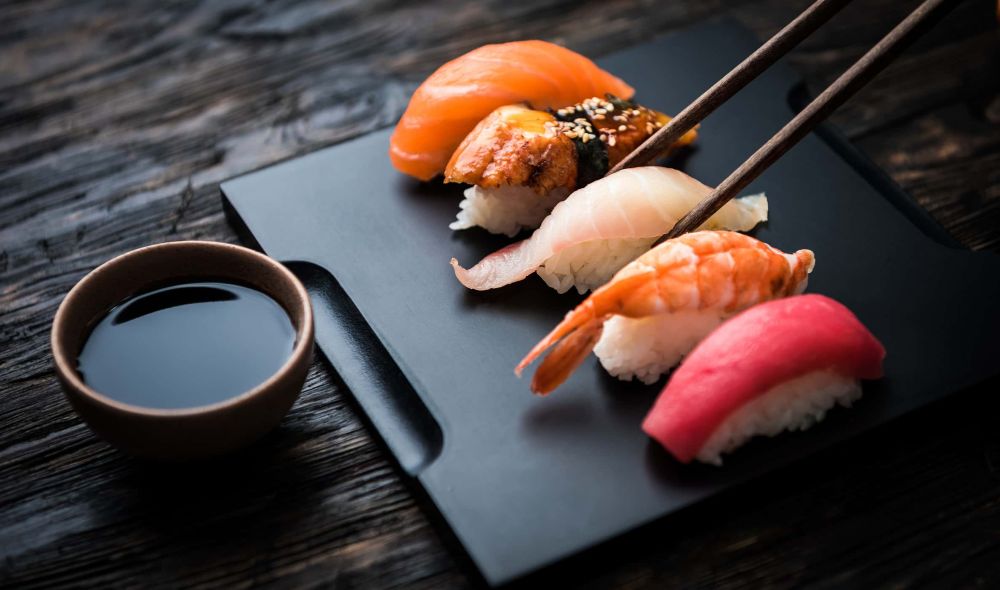 Kinh nghiệm ăn sushi cho người đi Nhật lần đầu