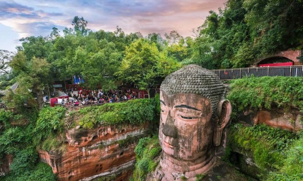 Lạc Sơn Đại Phật (Leshan Giant Buddha)