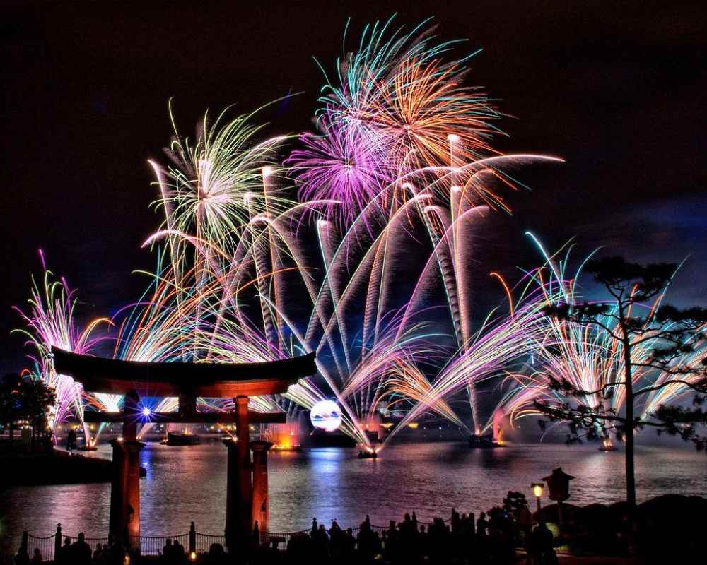 Mùa pháo hoa và cách chọn điểm xem