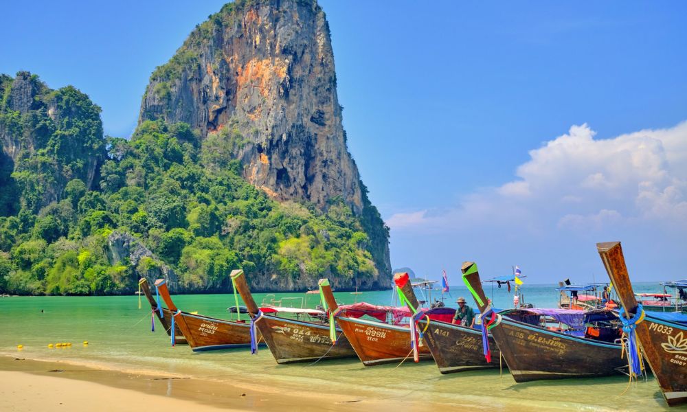 Nhiều bãi biển đẹp