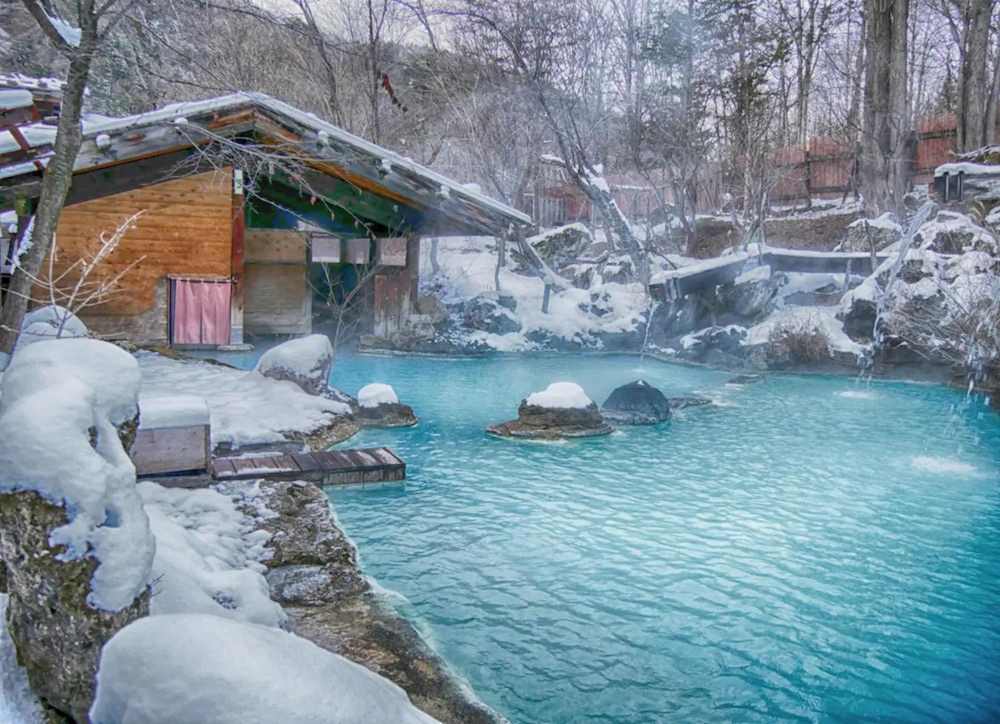 Trải nghiệm onsen Nhật Bản: Hướng dẫn chi tiết cho người lần đầu đi Nhật 12 Onsen là gì và vì sao người Nhật coi trọng onsen?