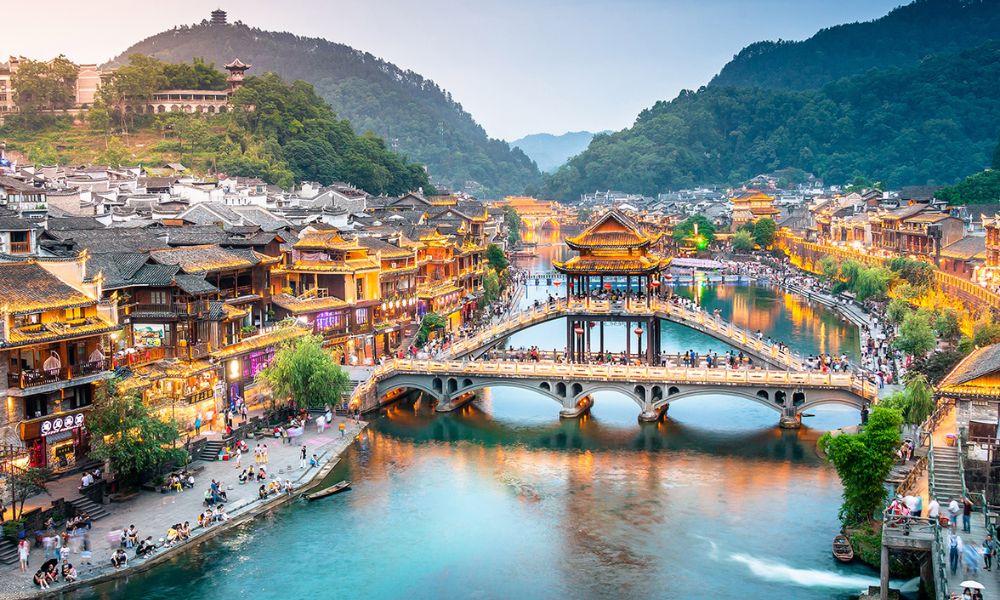 Phượng Hoàng Cổ Trấn