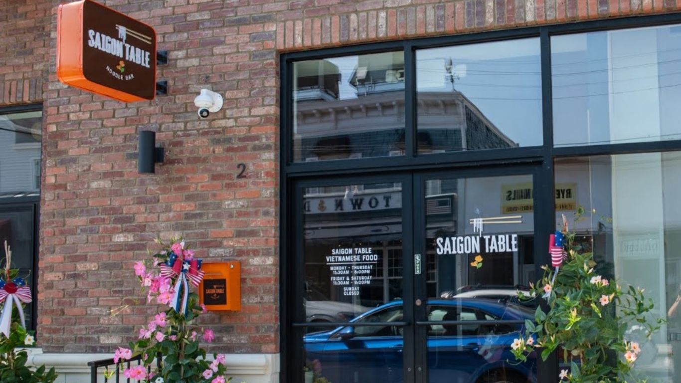 Nhà hàng Saigon Table