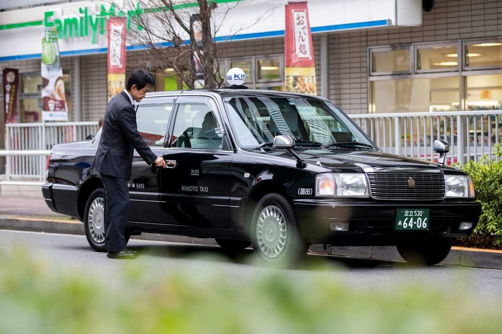 Cách 5: Taxi hoặc xe đưa đón riêng – tiện nhất nhưng đắt nhất