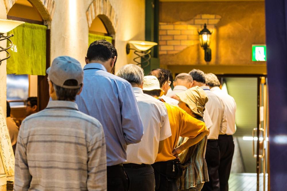 Những điều khiến du khách sốc văn hoá ở Nhật: Những điều khác biệt đáng trải nghiệm nhất 10 Văn hóa xếp hàng và mức độ đông đúc