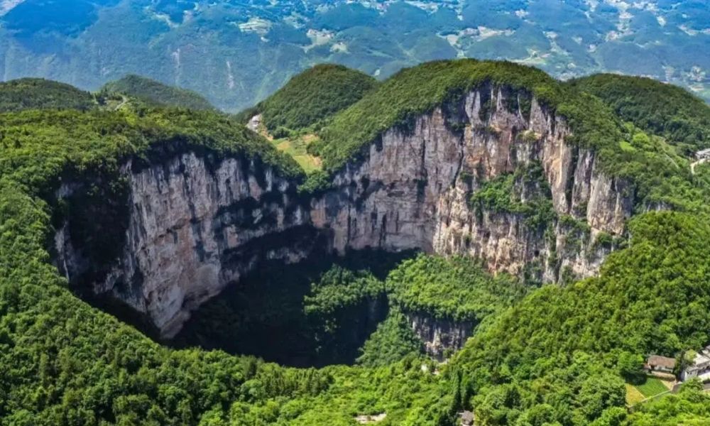 Trùng Khánh có gì chơi? Khám phá thành phố "8D" kỳ ảo 12 Vũ Long (Wulong Karst)