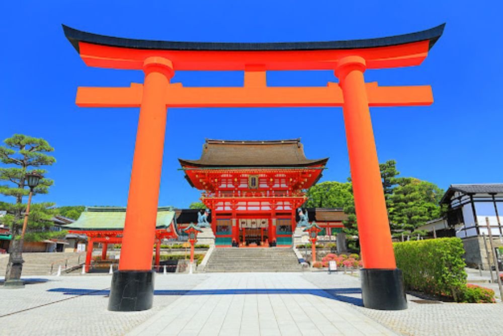 Vì sao eSIM là trợ thủ không thể thiếu khi tham quan chùa chiền?